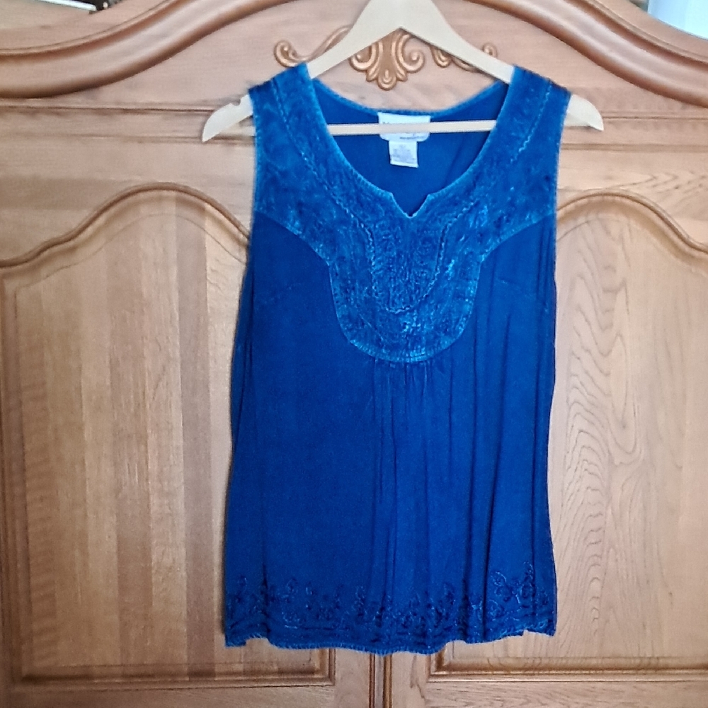 NorthStyle Sleeveless Blouse